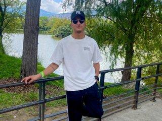 Adams_pitter