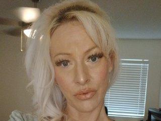 Blondebaddiesummer40