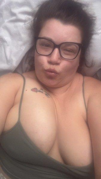 Bustybeauty40