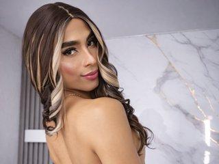 Daphne_Hills69