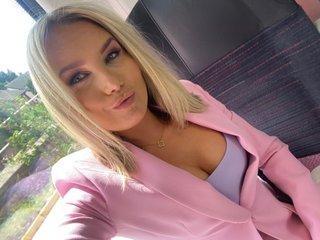HotBlondeLara_xo