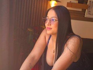 Maya_bech