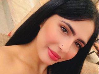 Mia_Beltran