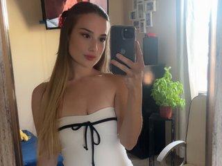 Petite_cute_girl