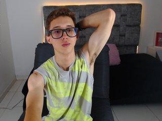 SkinnyBigcock20