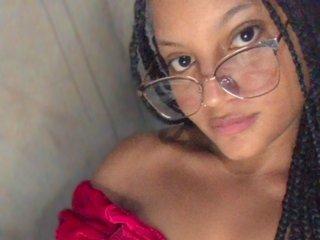 Taniah0t18