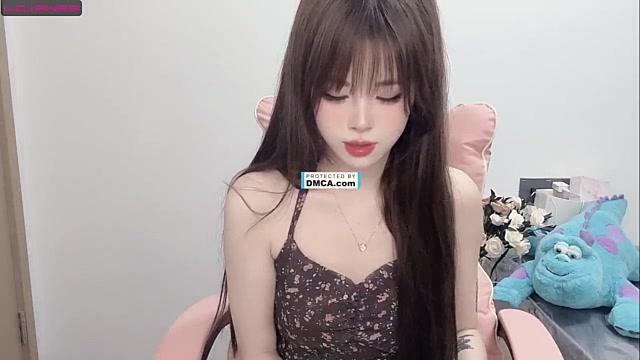 -Nicole_