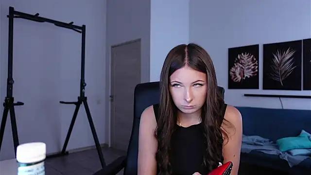 Alice_Spear