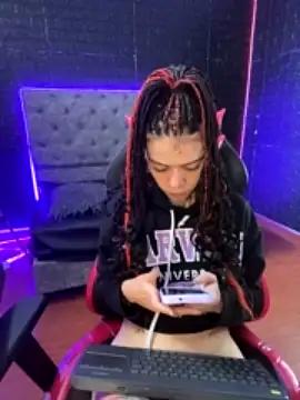 Amber_Whiite