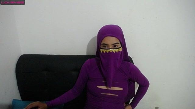 Aneesa_avy