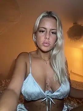 Blondiepeachx