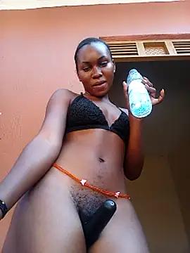 CURVY-CHRISTINE