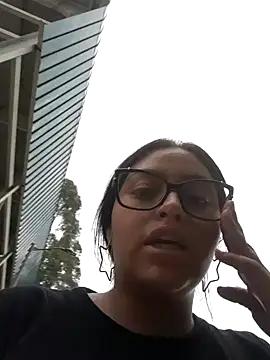 Carly_women_outdoors