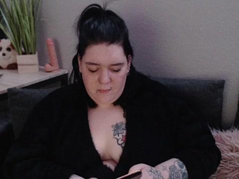 CurvyLinaa