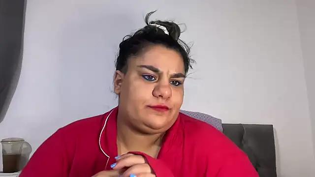 CurvySubLeah
