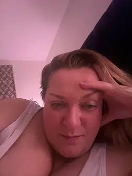 Curvy_Cora_40XX