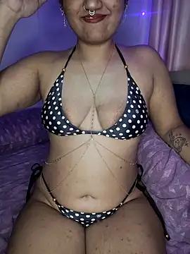 Curvy_Navya