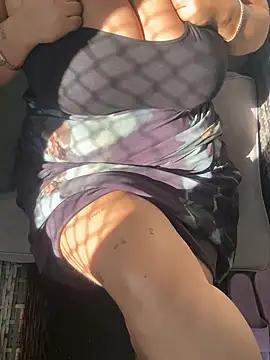 CurvyyMomy