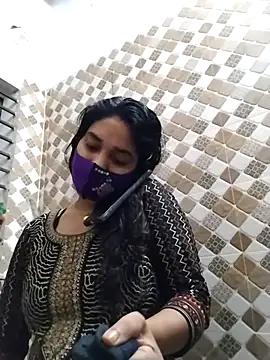 Cutiee_Sarah