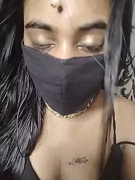Eliza_Hot_21-