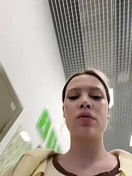 Girl-Mia