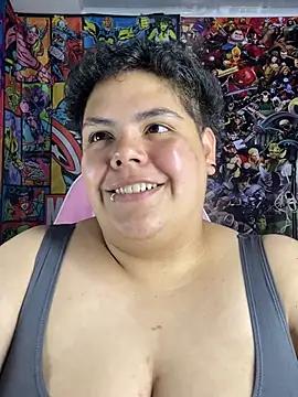 Hailey_Curvy
