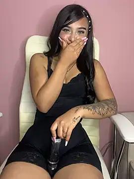 HollyPink_