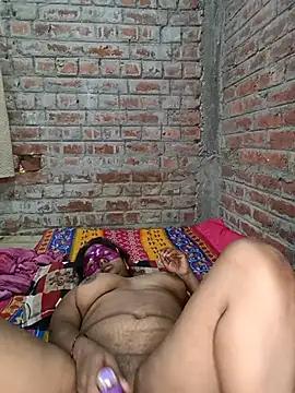 Hot-MayaLive-99