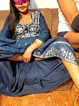 Hot_SALONI_21