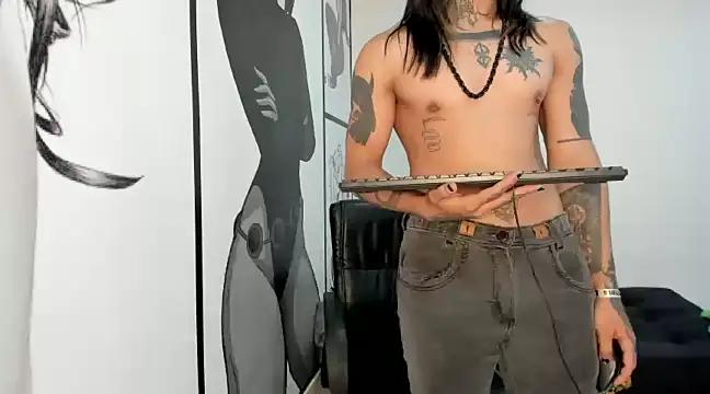 KURO_CHARM