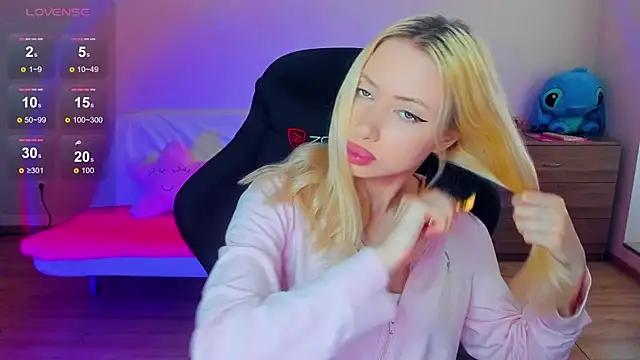 LOLA_JAMES_