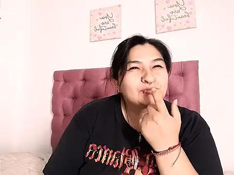 LauraHorny69