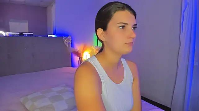 Laura_Leee