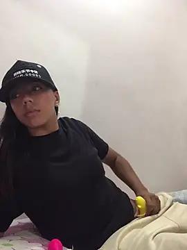 Lauralov3