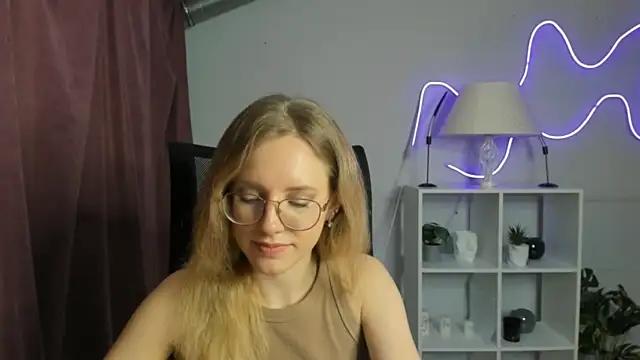 LeonaHartf