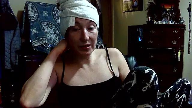 Lily_HornyHousewife