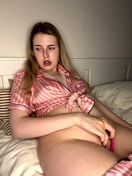 Lily_Hot18