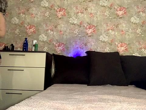 Lindsay22uv