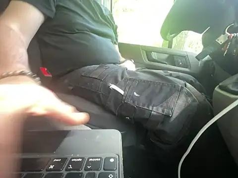 Lovetobenaked4u
