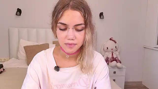Mia_Delvane