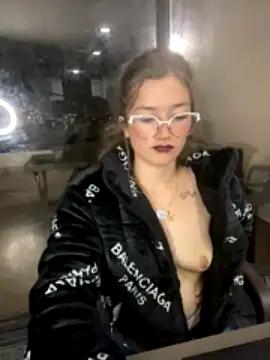 Naomyy_Thompson