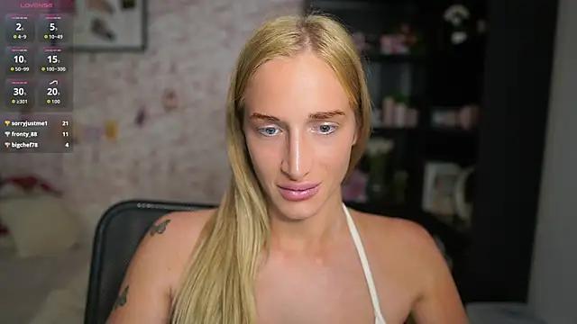 Nicolette__Shea_