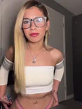 PetiteCaramelRoxanne_XX