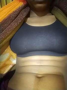 Reeti_Hot1