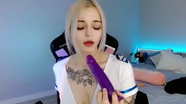 Tina_holly