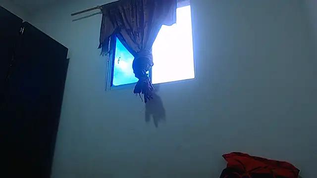 Triogirlhorny_