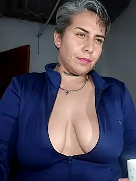 Yessi_rousse