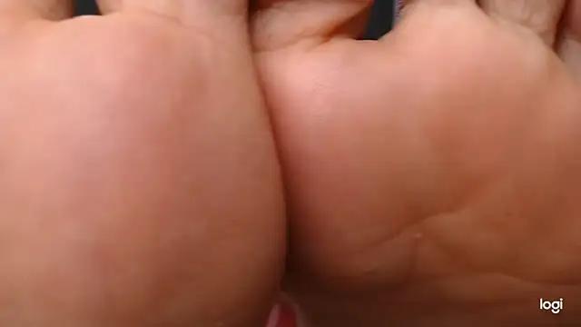 ash_feet