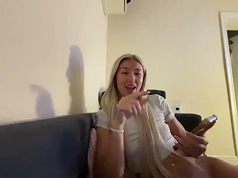 blondeychiaraxo