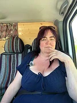 curvy-milf-abbie
